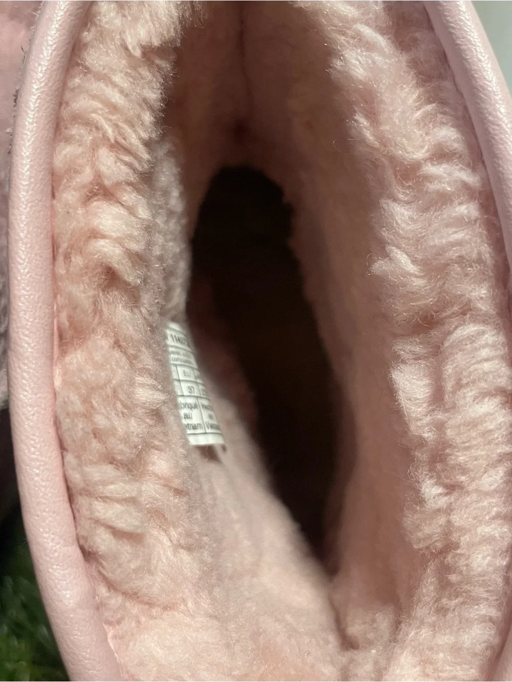 UGG Kids Classic II Gel Hearts Pink Boots Size 5 Girls 1143730K